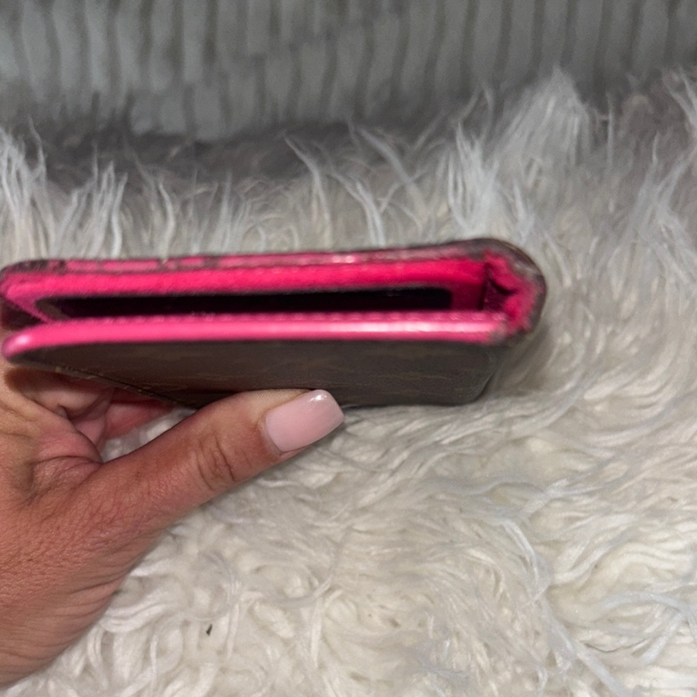 Louis Vuitton Phone Case - Picture 6 of 13